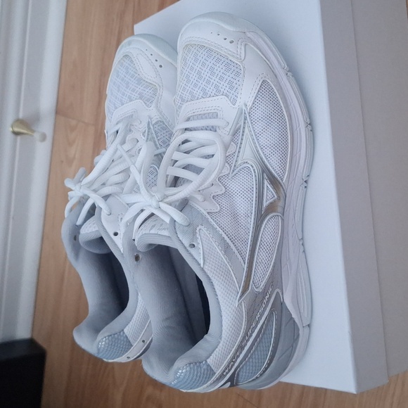 Indoor non marking court shoes - Picture 2 of 5